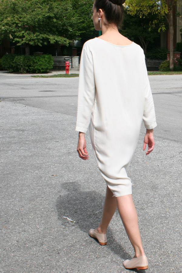 BLACK CRANE SLIM DRESS CREAM BLACK CRANE SLIM DRESS CREAM