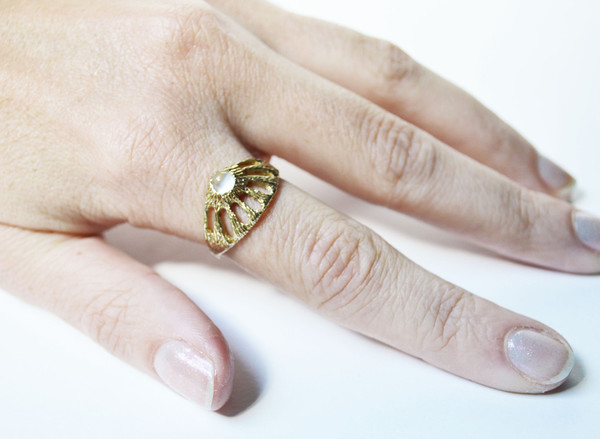 Stefanie Sheehan Window Ring with Moonstone Stefanie Sheehan Window Ring with Moonstone