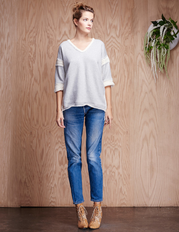Pepin Hayes V-Neck Oversized Sweatshirt Pepin Hayes V-Neck Oversized Sweatshirt
