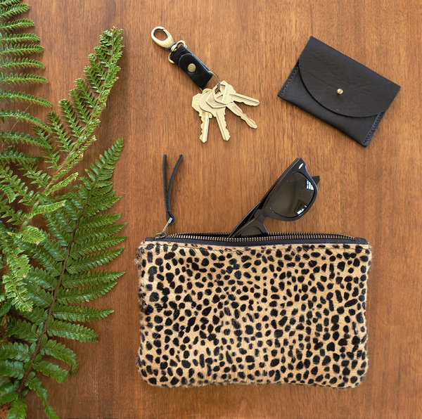Primecut TINY SPOTTED COWHIDE MEDIUM POUCH Primecut TINY SPOTTED COWHIDE MEDIUM POUCH
