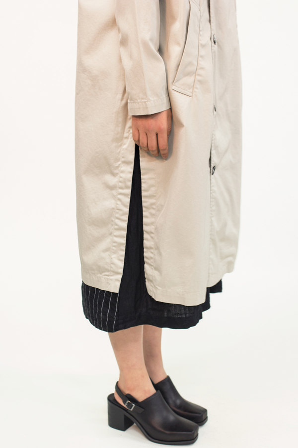 Universal Tissu Waterproof Trench Coat- Beige Universal Tissu Waterproof Trench Coat- Beige