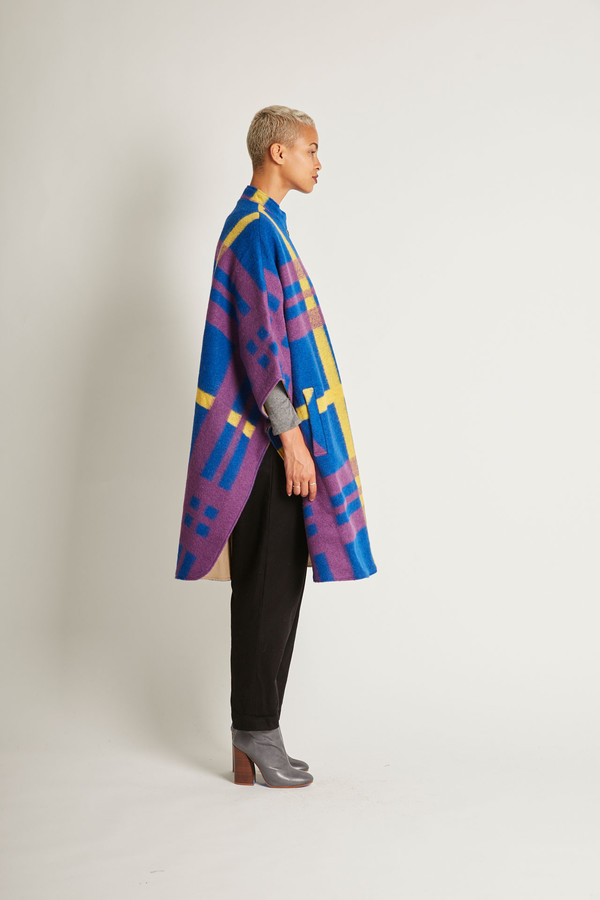 Kurt Lyle Berlyn Cape in Oslo Plaid Kurt Lyle Berlyn Cape in Oslo Plaid