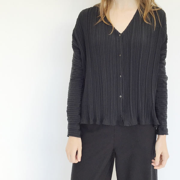 Johan Vintage Reversible Black Pleated Top Johan Vintage Reversible Black Pleated Top