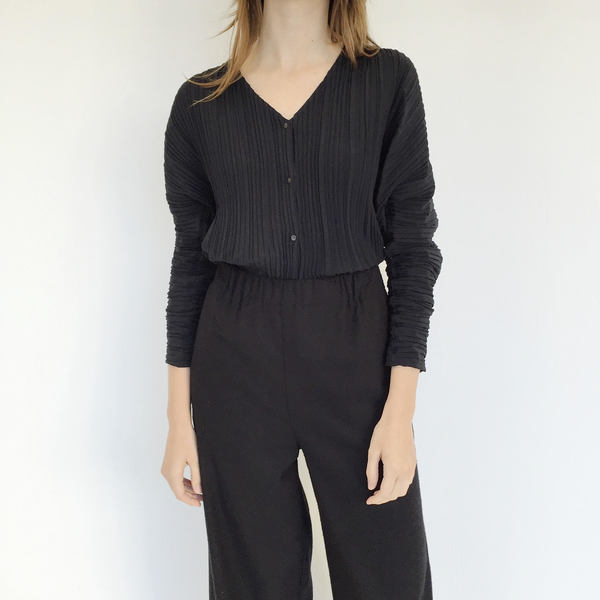 Johan Vintage Reversible Black Pleated Top Johan Vintage Reversible Black Pleated Top