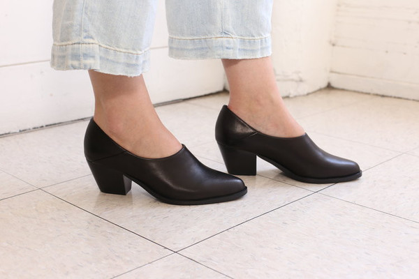 Intentionally Blank HERA Black Intentionally Blank HERA Black