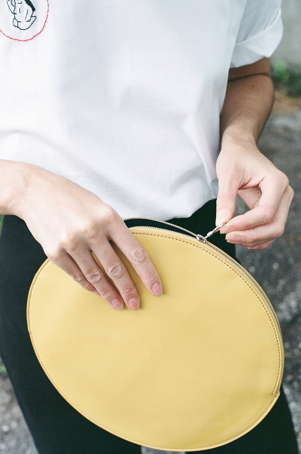 Kara Circle Clutch - gold Kara Circle Clutch - gold