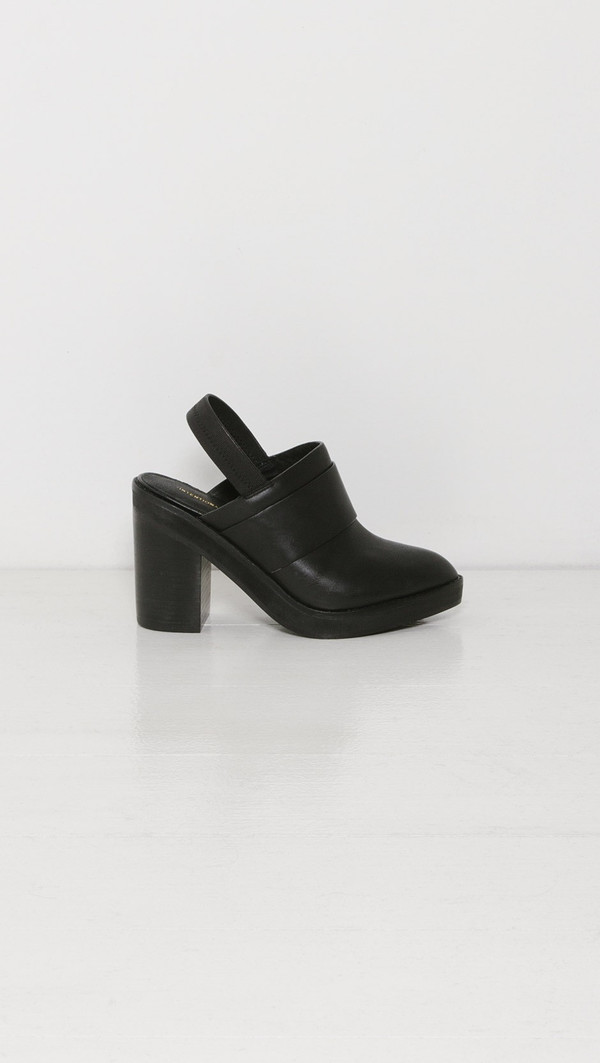 MOON MULE IN BLACK LATHER MOON MULE IN BLACK LATHER