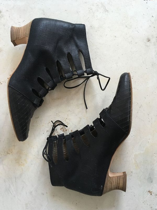The Shudio Vintage Black Lace up Boots (Sz 9B) The Shudio Vintage Black Lace up Boots (Sz 9B)