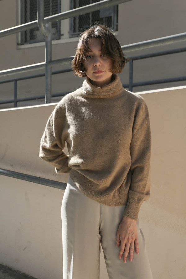NONNA Vintage Evan-Picone Tan Turtleneck NONNA Vintage Evan-Picone Tan Turtleneck