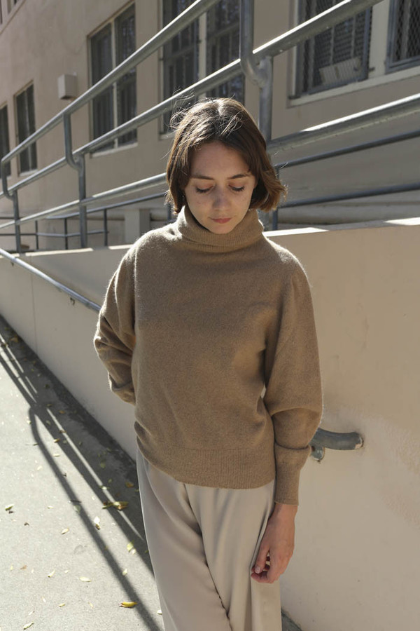 NONNA Vintage Evan-Picone Tan Turtleneck NONNA Vintage Evan-Picone Tan Turtleneck