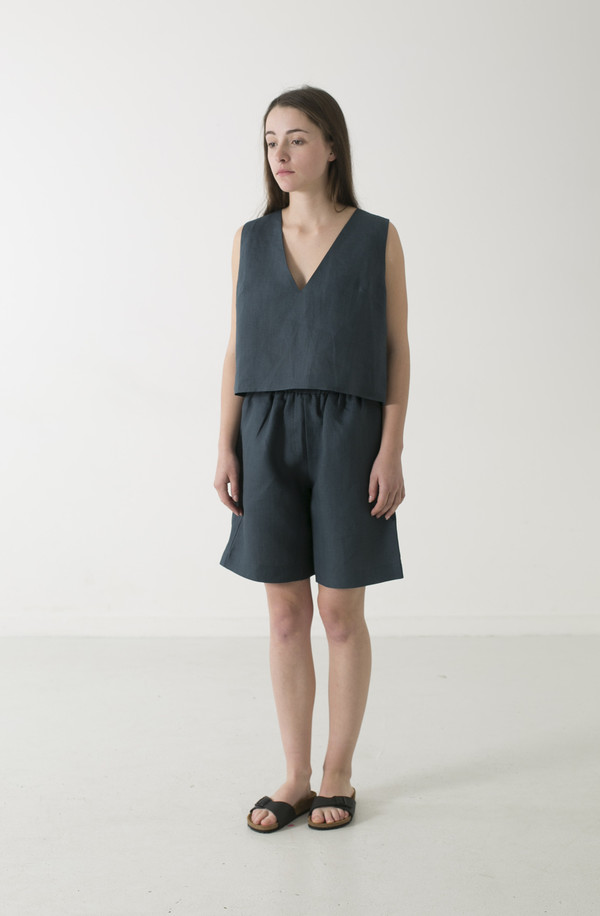 GOOD STUDIOS HEMP LINEN V CROP GOOD STUDIOS HEMP LINEN V CROP
