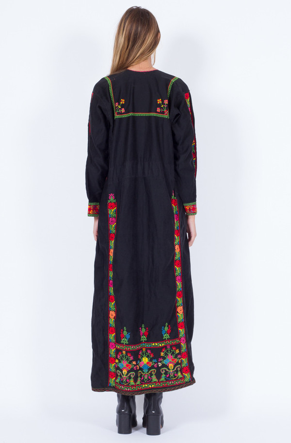BLACK FOLK EMBROIDERY LONG DRESS (ONE SIZE) BLACK FOLK EMBROIDERY LONG DRESS (ONE SIZE)