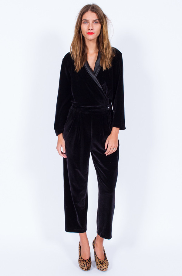 BLACK VELVET TUXEDO JUMPSUIT (MEDIUM) BLACK VELVET TUXEDO JUMPSUIT (MEDIUM)