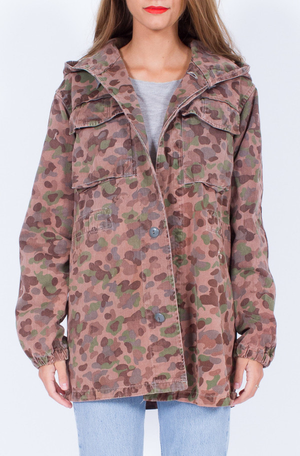 Hooded CAMO JACKET (ONE SIZE) Hooded CAMO JACKET (ONE SIZE)