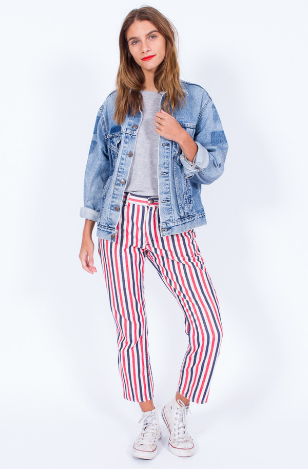 LEVI'S DENIM JACKET (MEDUIM) LEVI'S DENIM JACKET (MEDUIM)