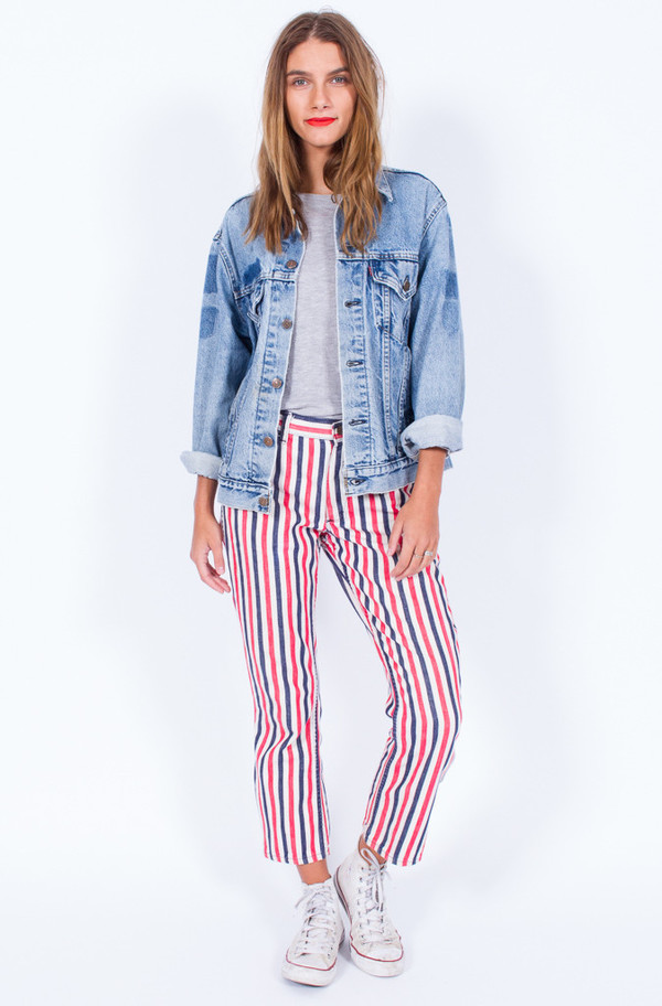 LEVI'S DENIM JACKET (MEDUIM) LEVI'S DENIM JACKET (MEDUIM)