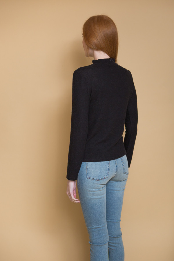 Nytt Mock Neck Top / Black Nytt Mock Neck Top / Black