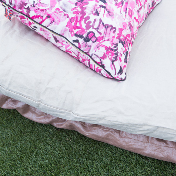 HEDGEHOUSE Throwbed HEDGEHOUSE Throwbed