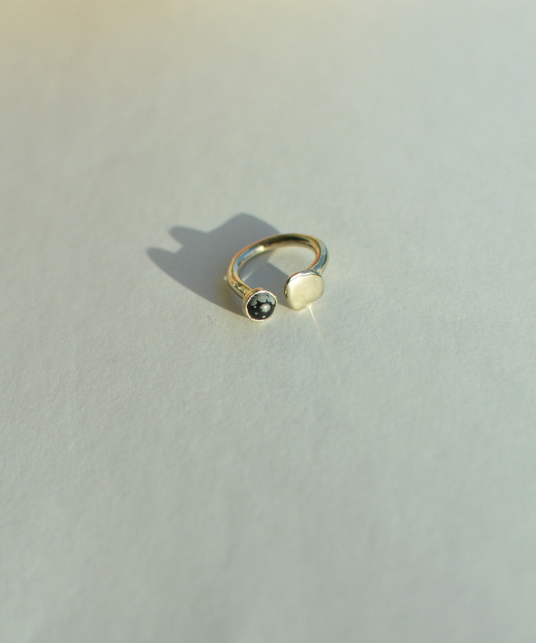 Odette New York Odette Snowflake Obsidian Tilt Ring Odette New York Odette Snowflake Obsidian Tilt Ring