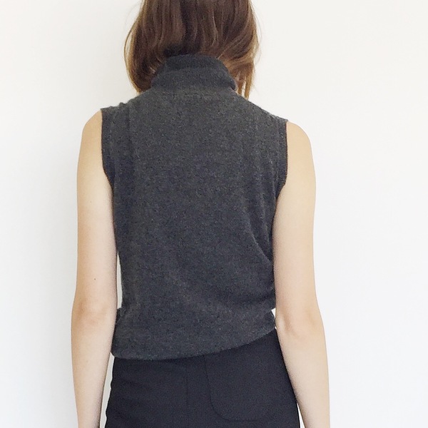 Johan Vintage Grey Cashmere Sleeveless Turtleneck Johan Vintage Grey Cashmere Sleeveless Turtleneck