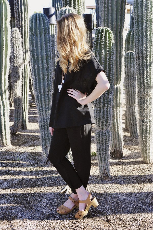 High Waist Cropped Trousers in Black High Waist Cropped Trousers in Black