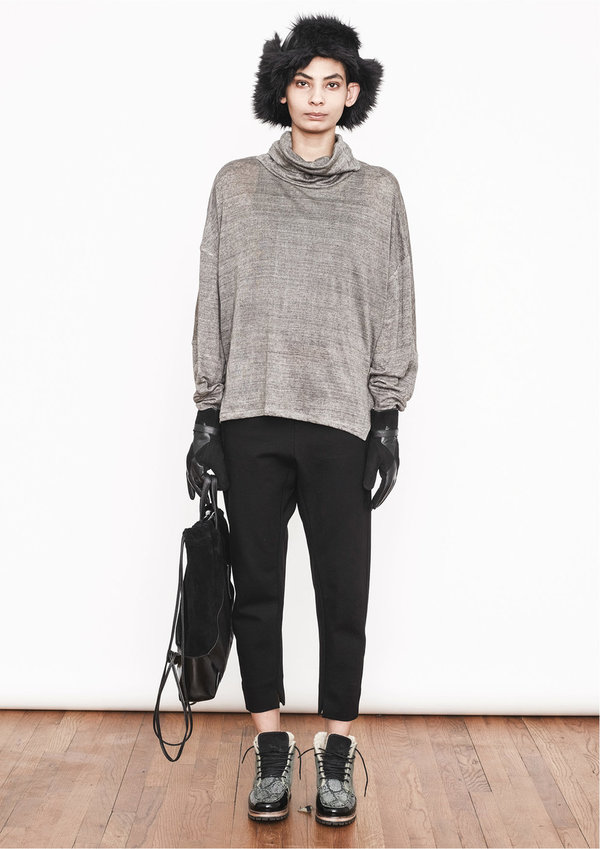 Berenik TURTLENECK KNIT BLACK WITH SHINY PARTS Berenik TURTLENECK KNIT BLACK WITH SHINY PARTS