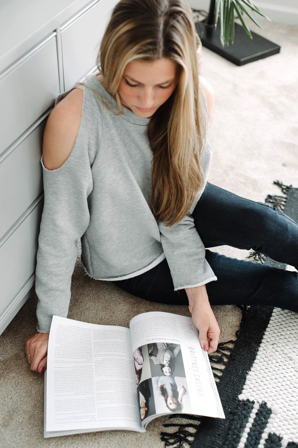 Nytt Cold Shoulder Sweatshirt Nytt Cold Shoulder Sweatshirt