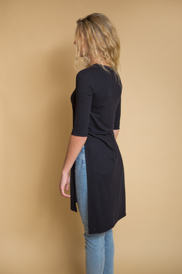 Just Female Gusty Long Tee - Black Just Female Gusty Long Tee - Black