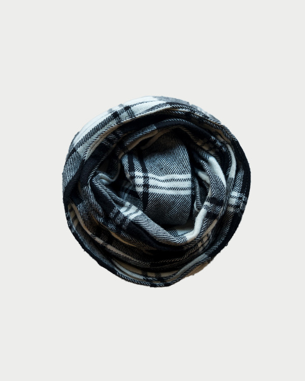 esby PLAID LARGE SCARF - BLACK/WHITE esby PLAID LARGE SCARF - BLACK/WHITE