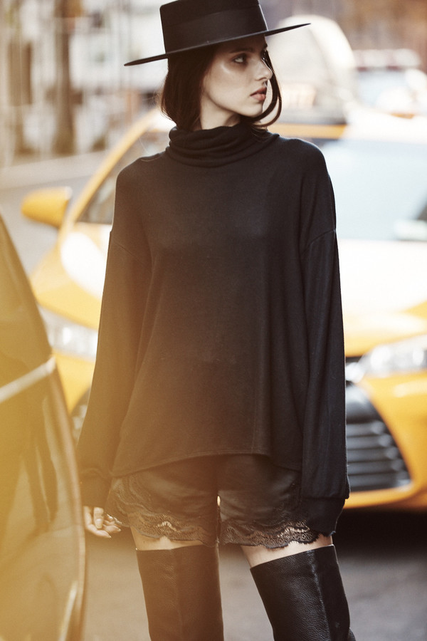 BETWEEN TEN Oxford Knit Sweater - Plain Hem BETWEEN TEN Oxford Knit Sweater - Plain Hem