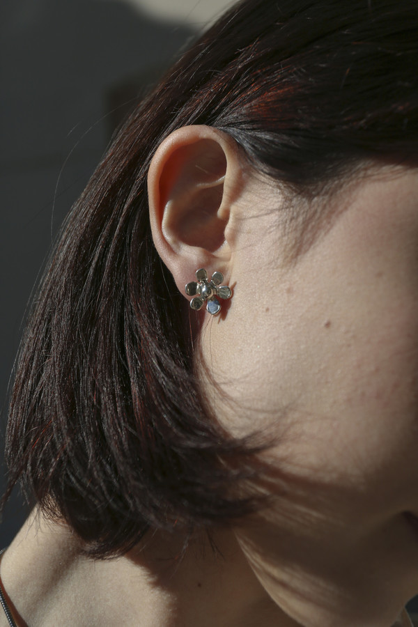 MONDO MONDO Daisy Studs in Sterling Silver MONDO MONDO Daisy Studs in Sterling Silver