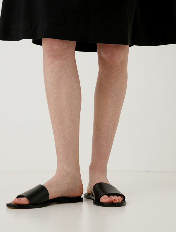 Woman by Common Projects Slide in Leather Woman by Common Projects Slide in Leather