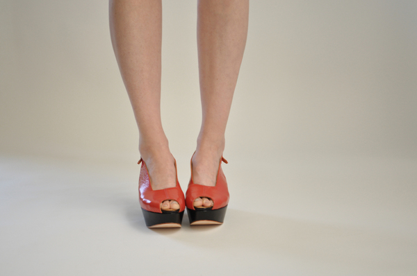 The Palatines "levo" wedge sandal | tomato/black The Palatines "levo" wedge sandal | tomato/black
