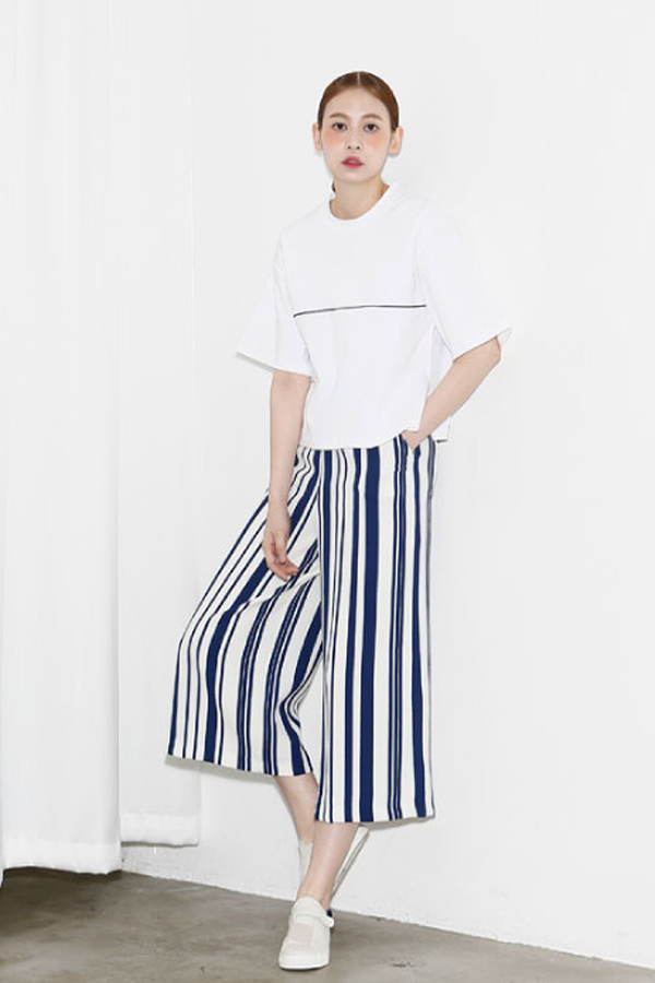AMONG by ROCKET X LUNCH Oversized Slit Crop Tee- White AMONG by ROCKET X LUNCH Oversized Slit Crop Tee- White