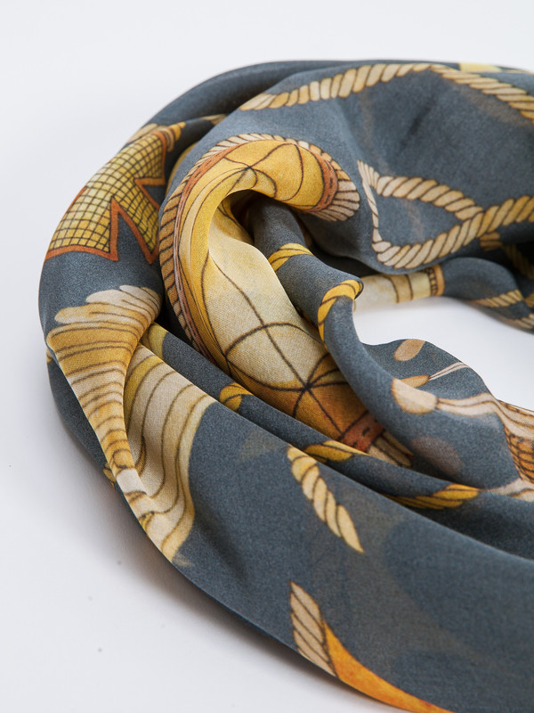 Chrisu MATERIALISTIC LOVE SCARF Chrisu MATERIALISTIC LOVE SCARF